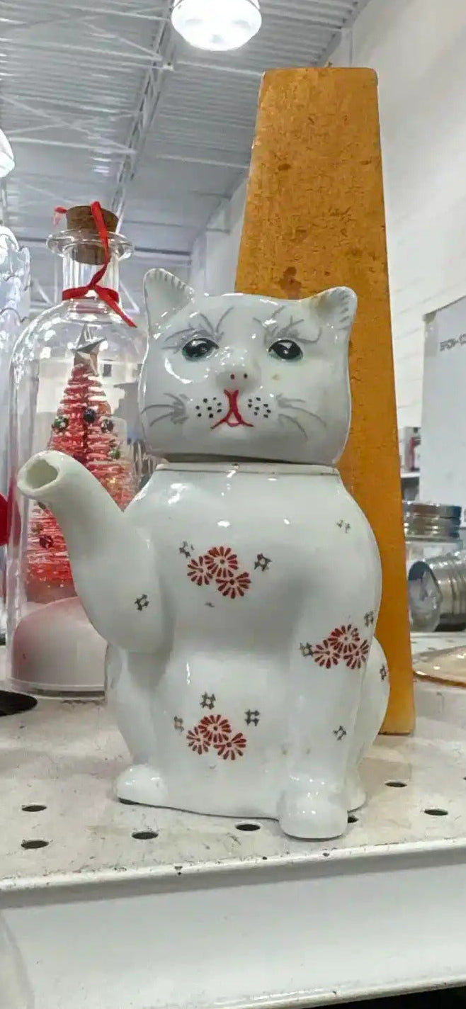 Maneki-neko Cat Teapot