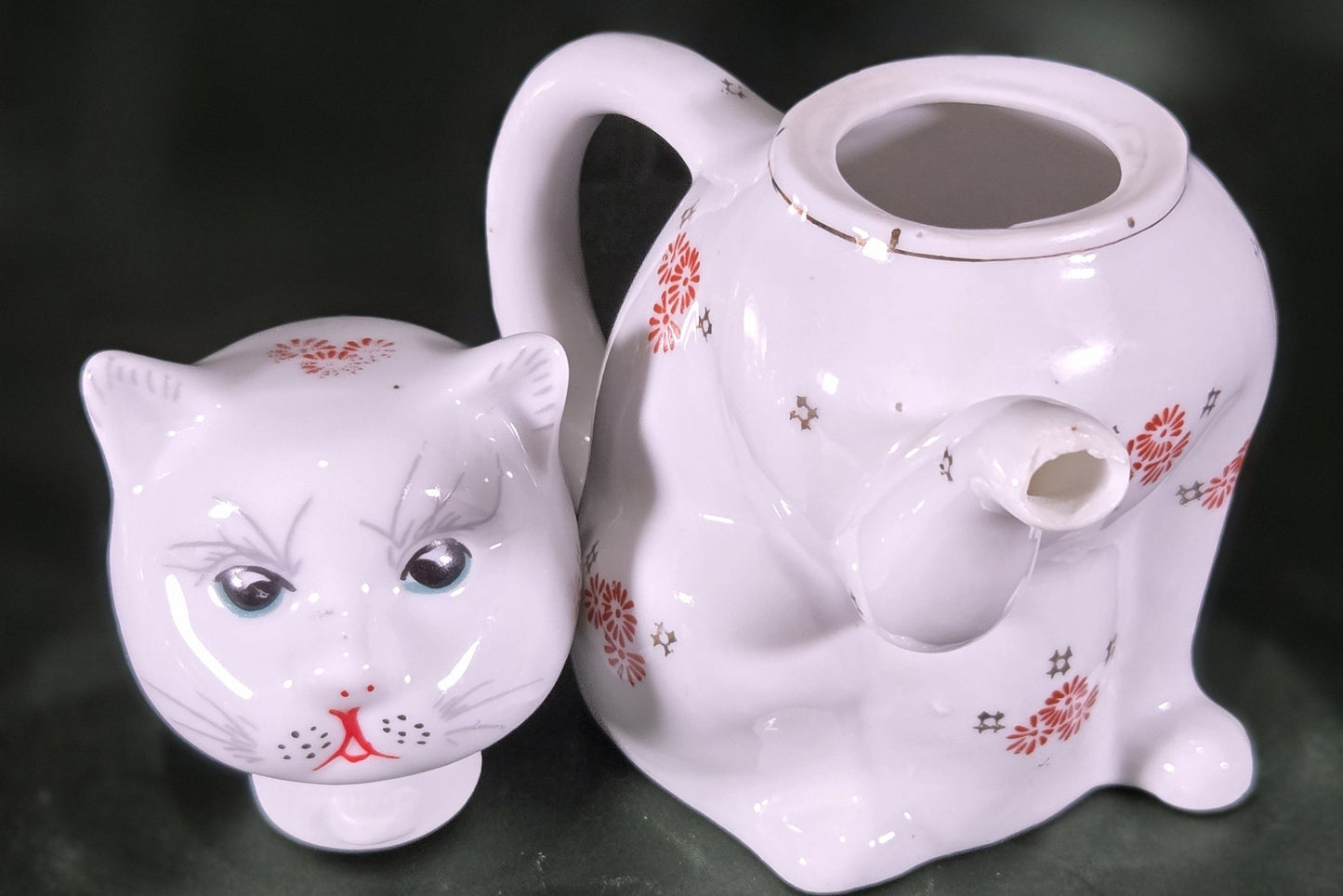 Maneki-neko Cat Teapot