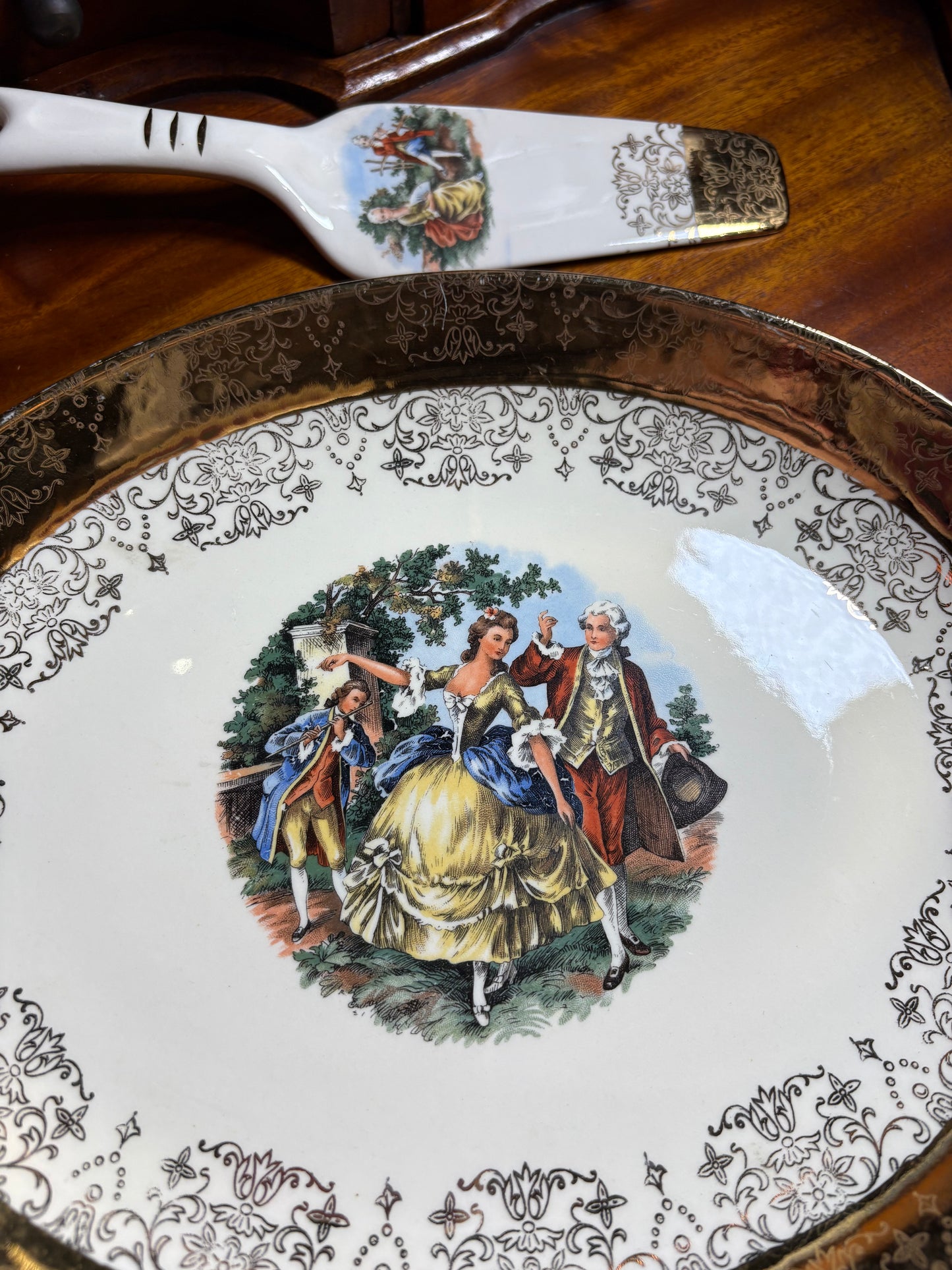 Sabin Crest-O-Gold Platter Set